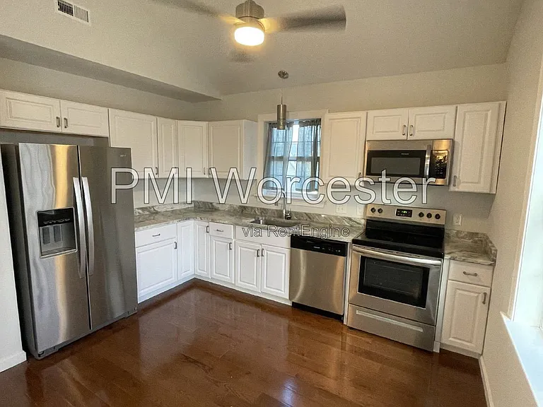 14 Edgemere Blvd #B — Photo 2