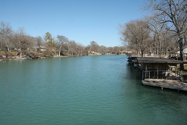 1st image of 528 Woodlake Dr