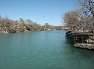 528 Woodlake Dr, Mc Queeney, TX 78123