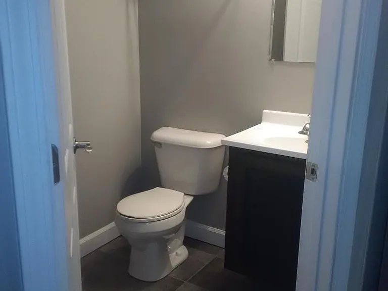 Main level 1/2 bathroom.