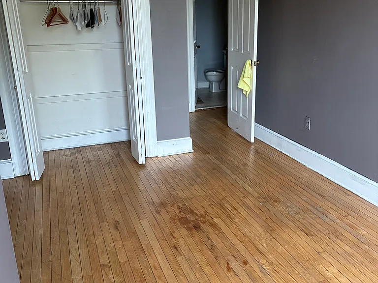 **ROOM FOR RENT**