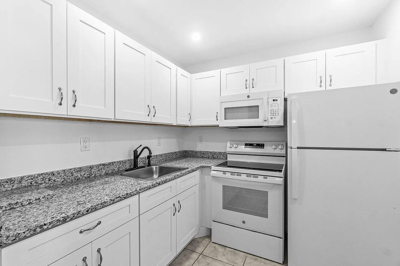 1 bed, 1.0 bath, 645 sqft, $1,300 — Photo 1