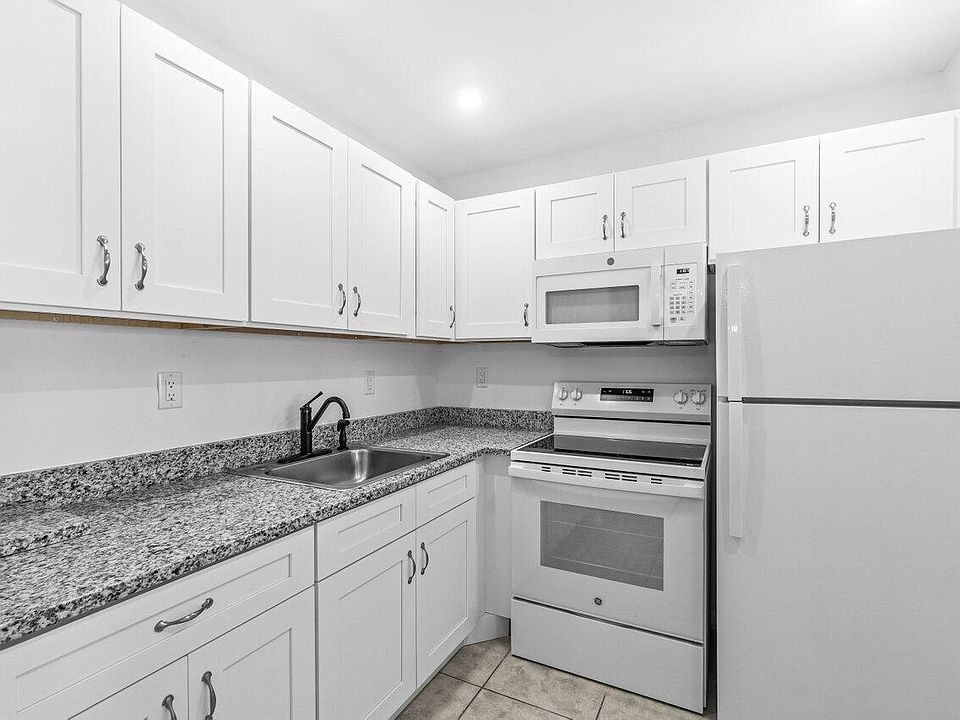 1st image of 52 Kingswood E #C