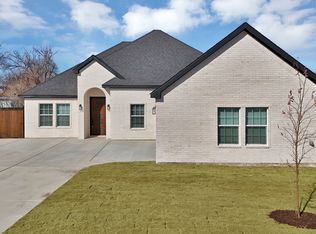 1271 E Myrtle St, Fort Worth, TX 76104