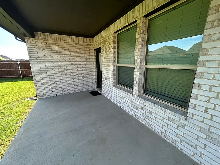 2032 Windsor Dr — Photo 5