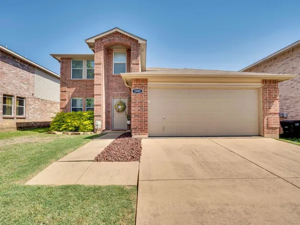 3900 Country Ln, Fort Worth, TX 76123