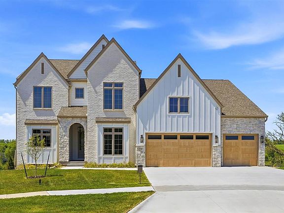 2nd image of 938 Heron Pl