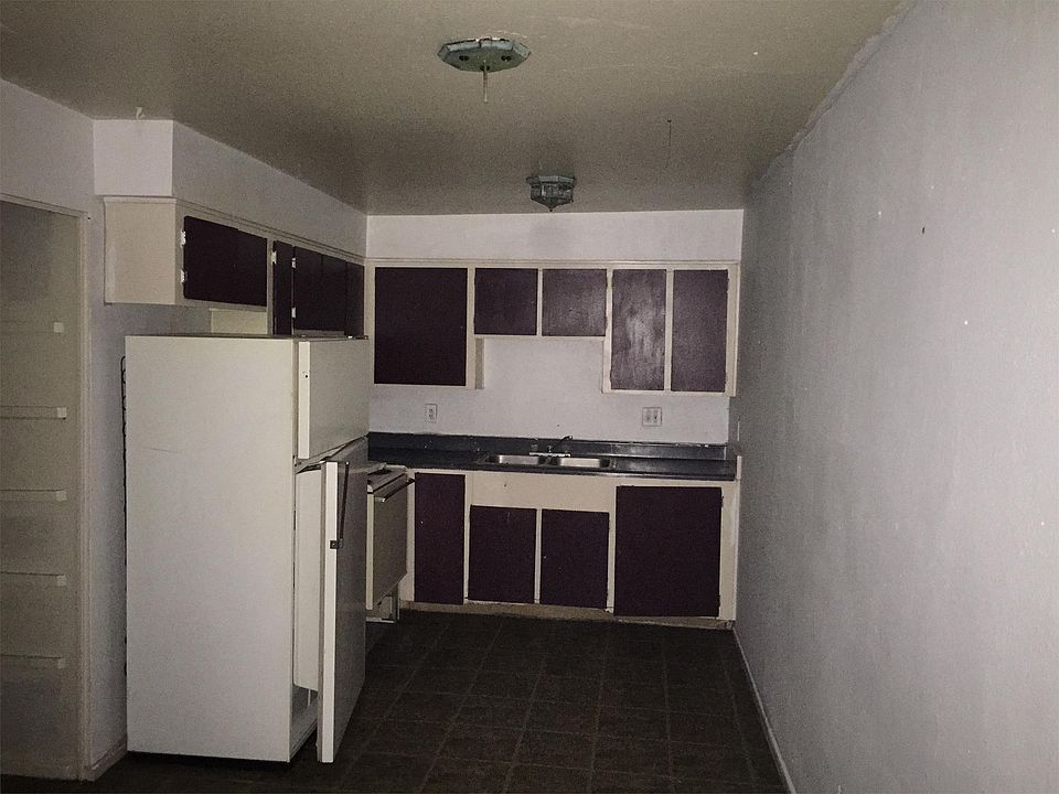 2nd image of 2302 E Broadway Rd APT B
