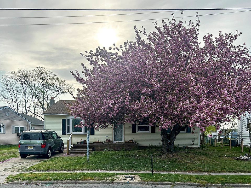 1st image of 318 Linden Ln