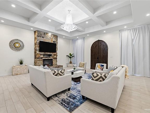 3rd image of 303 Cactus Ln