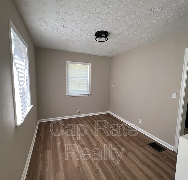 59 N Waverly St — Photo 14