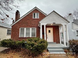 10052 Diamond Dr, Saint Louis, MO 63137