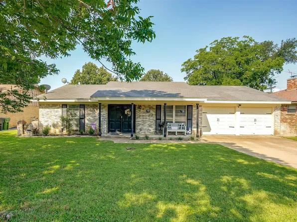 1901 Cimarron Trl, Hurst, TX 76054