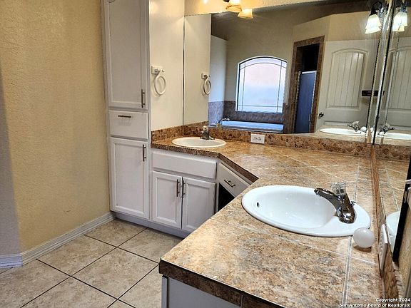 5th image of 311 ESMA ST