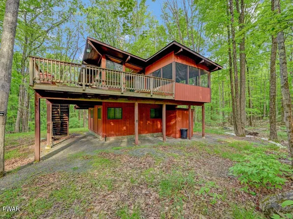 147 Willow Dr, Hawley, PA 18428