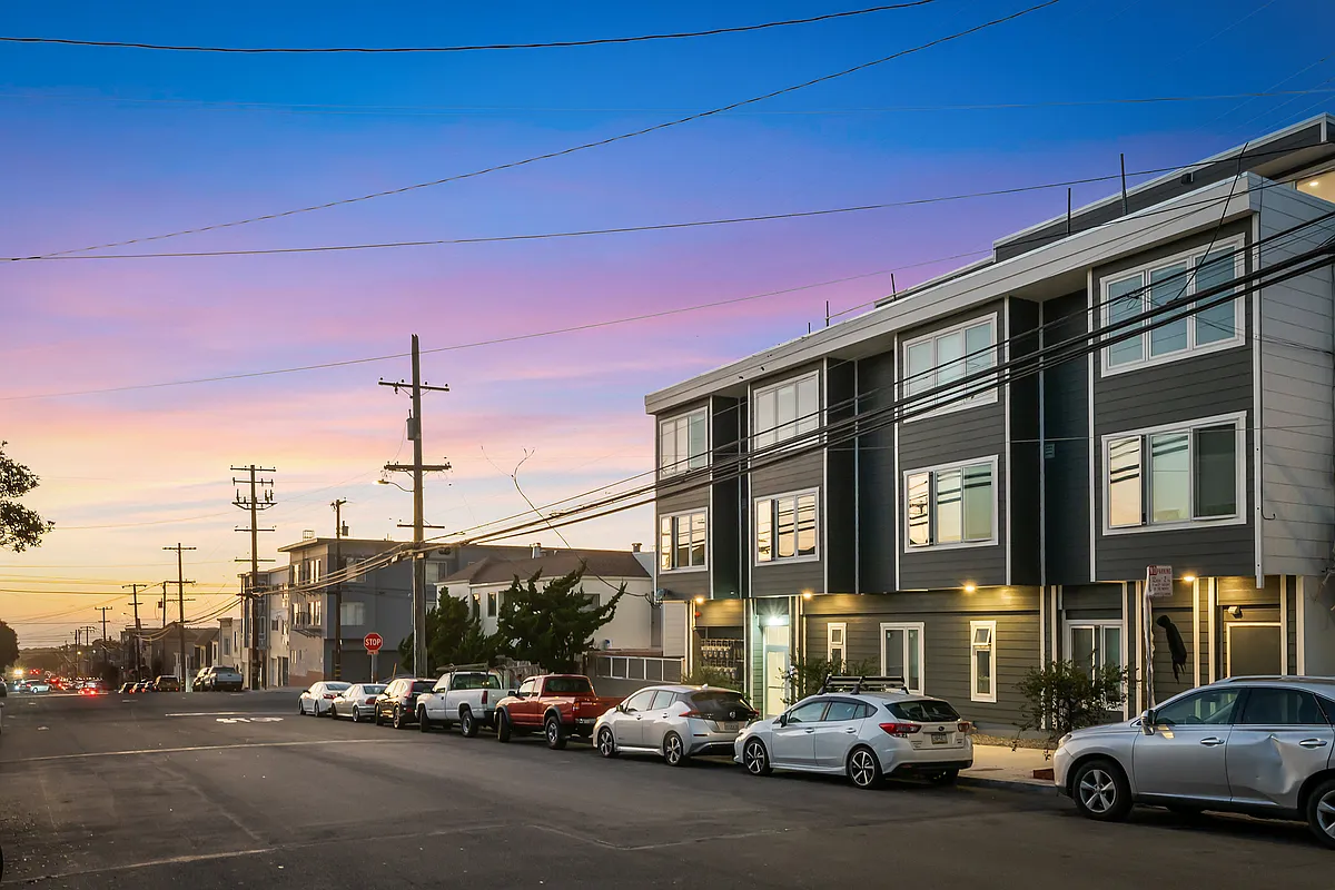 Building Photo - 4326 Irving St #104