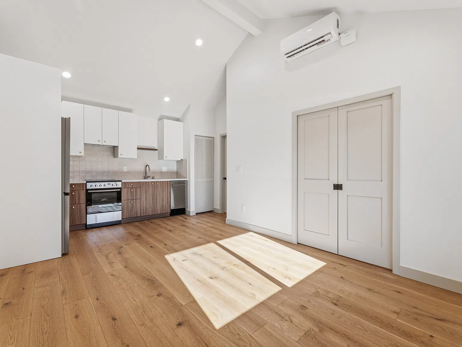 1 bed, 400 sqft, $2,095 — Photo 3