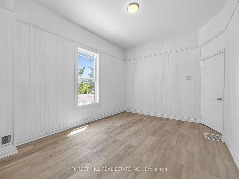 419 Dufferin St — Photo 7