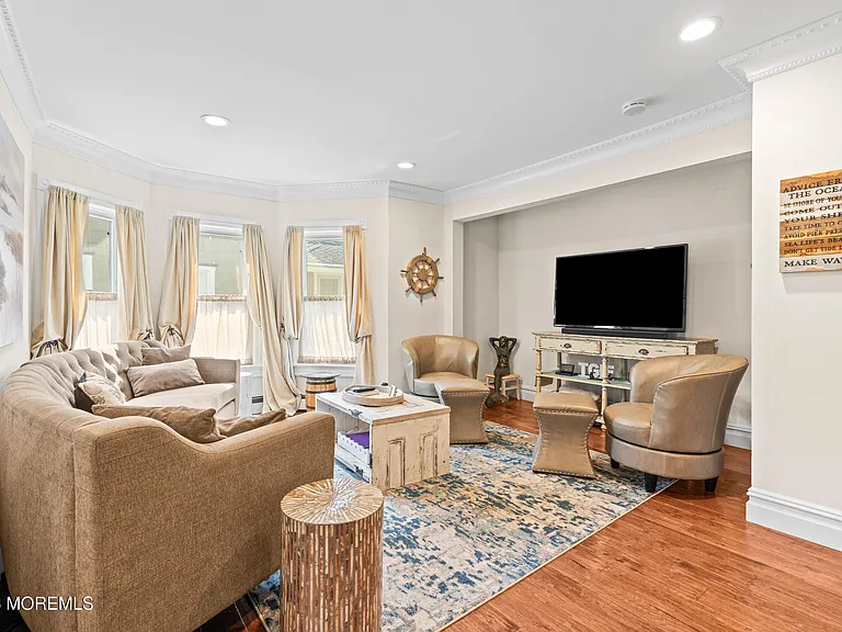 75 Webb Ave #UPPER -WEEKLY — Photo 10