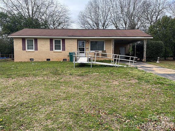 3rd image of 5543 Oakcrest Rd