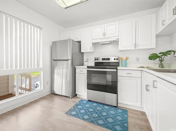 94-634 Lumiaina St #F202, Waipahu, HI 96797