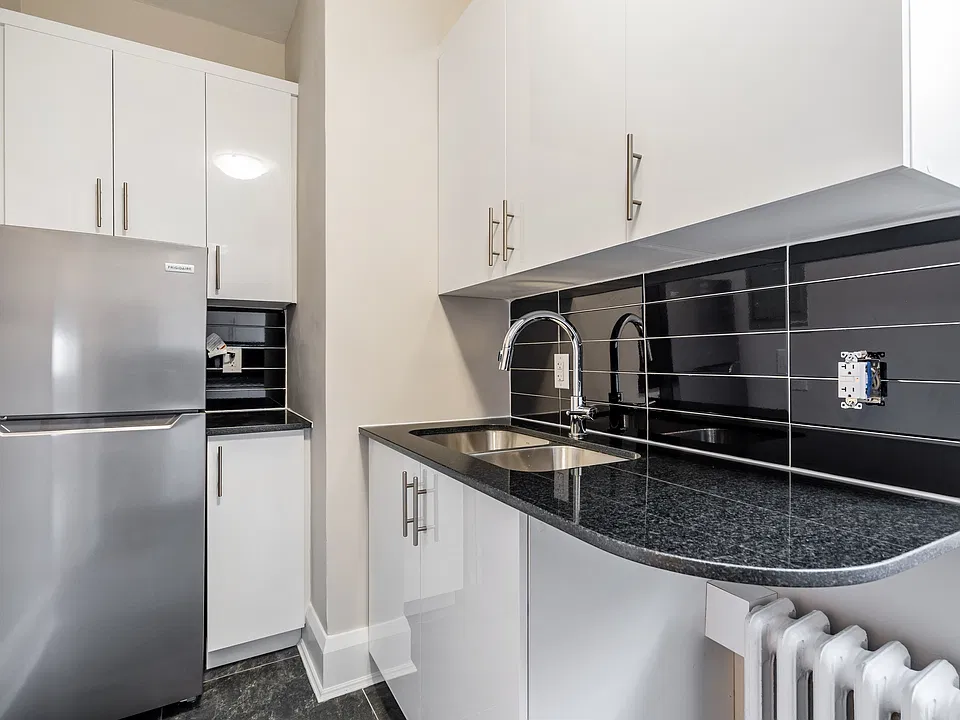 407 Elgin St
