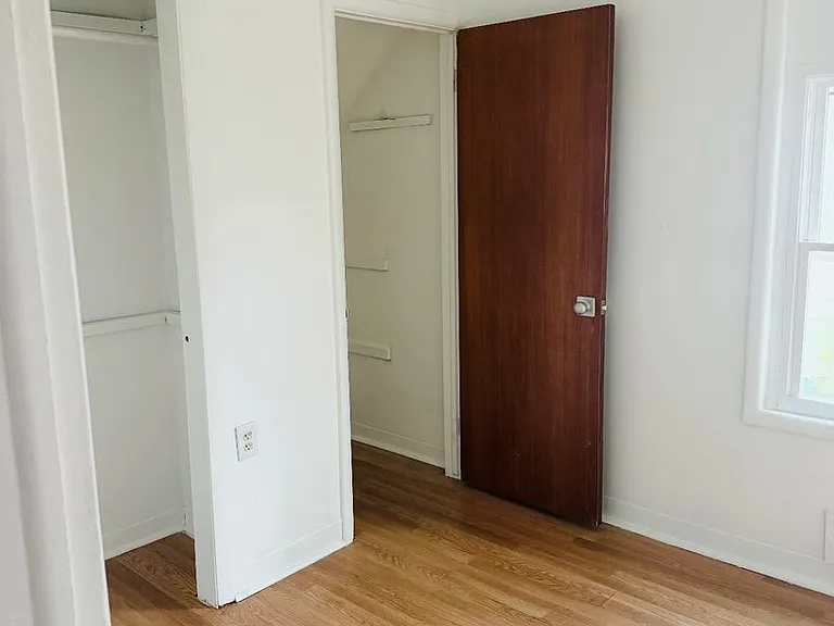 913 Nott St — Photo 17