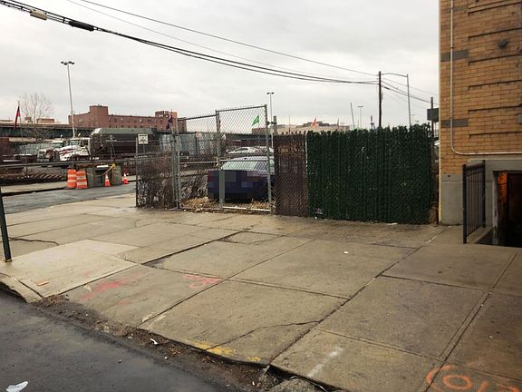 5th image of 456 Blake Ave