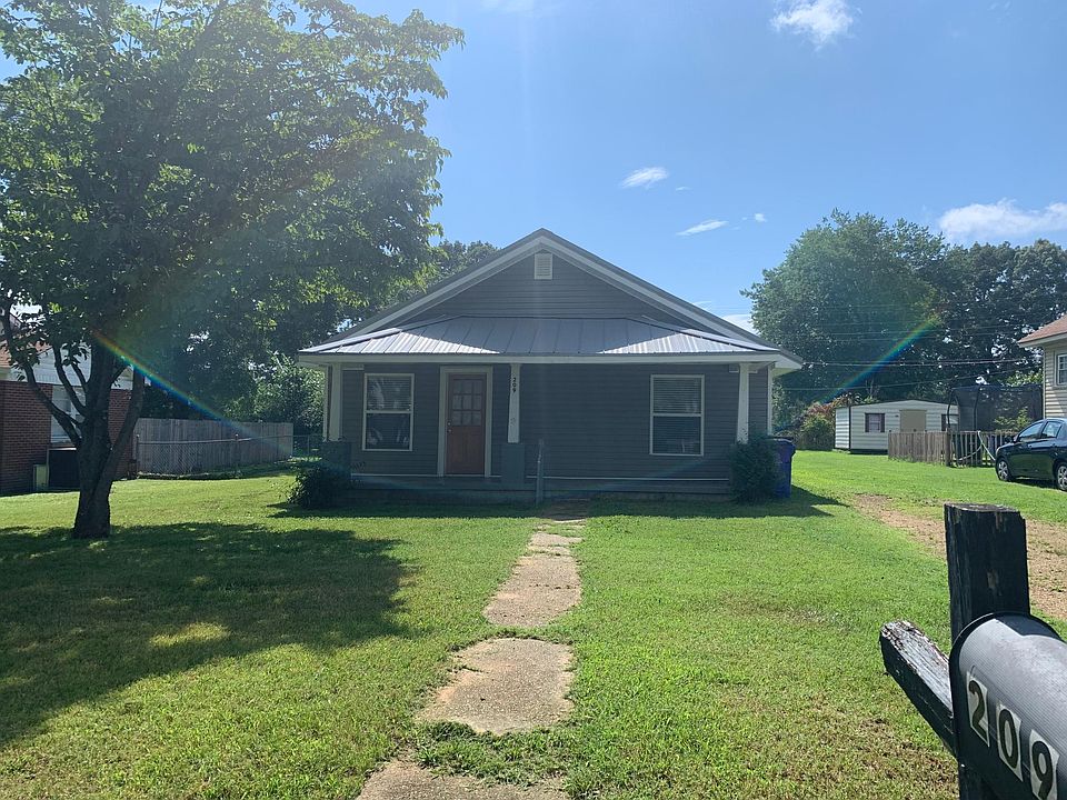 1st image of 209 Weakley St