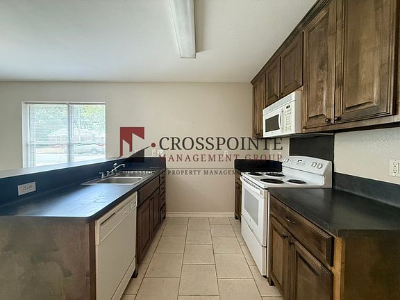 5th image of 2215 N Palace Ave #100