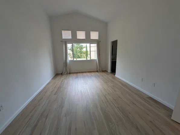 583 Hildale Cir, Vista, CA 92083