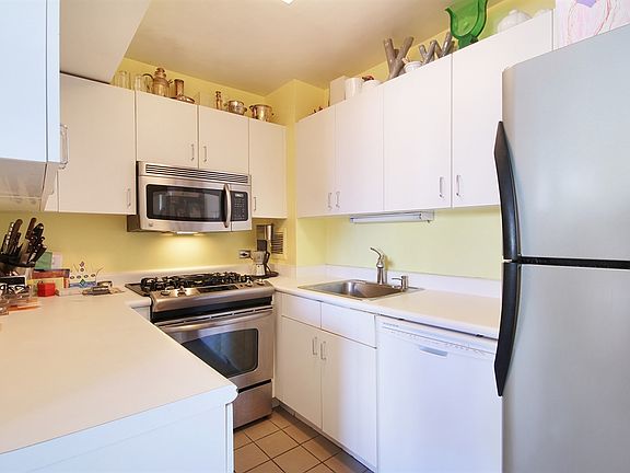 4th image of 2250 Broadway APT 11C
