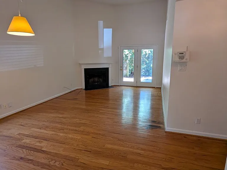 220 Saint Andrews Ln — Photo 8