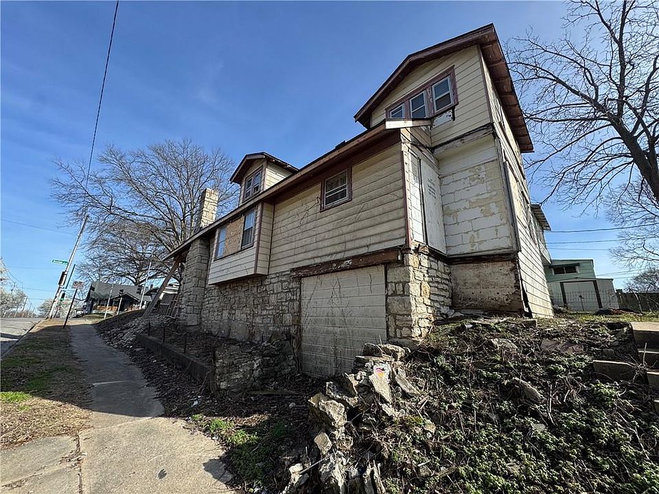 2nd image of 3900 Benton Blvd