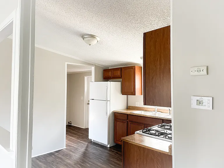 Fairview Crossing — Photo 10