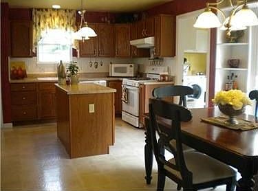 3rd image of 146 Bayberry Ln