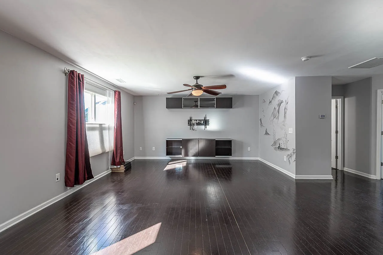 4 bed, 2.5 bath, 2345 sqft, $2,149 — Photo 4