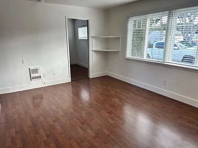 236 W East St W — Photo 3