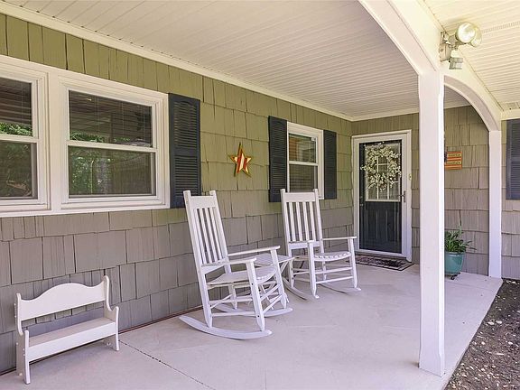 3rd image of 29 Hopewell Dr
