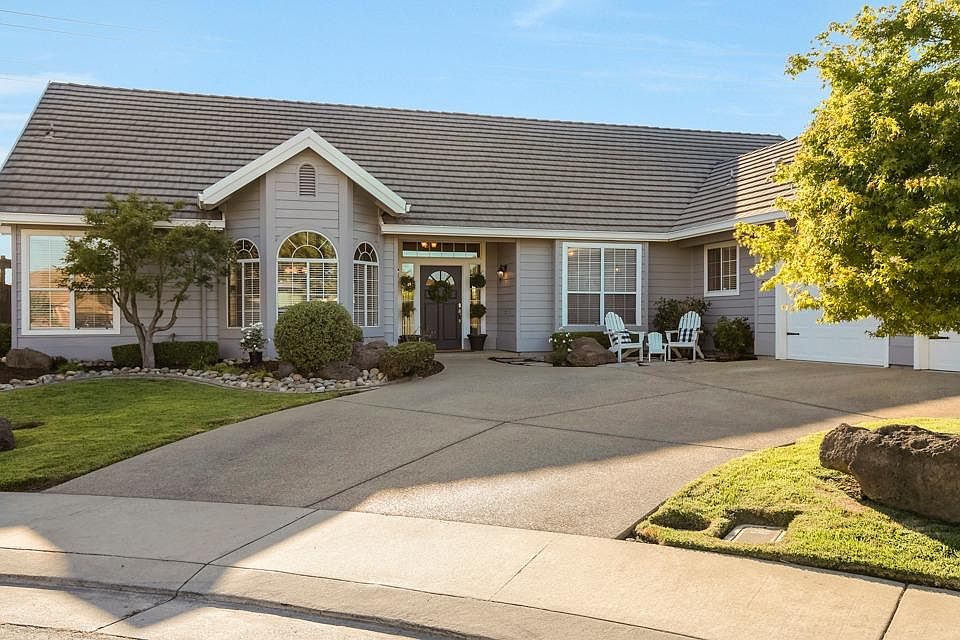 2nd image of 958 Cologne Ct
