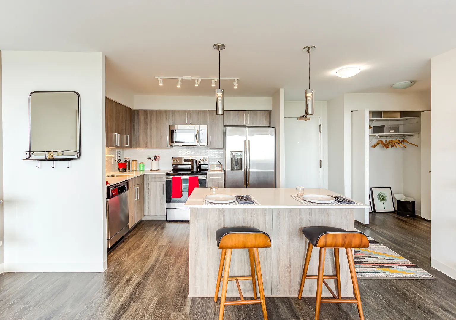 1 bed, 723 sqft, $2,339 — Photo 2