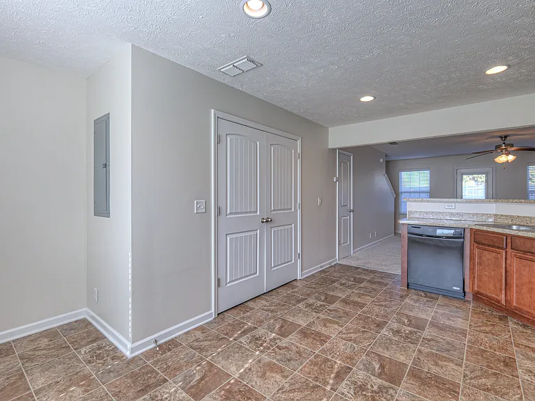 4325 Aurora Cir — Photo 10