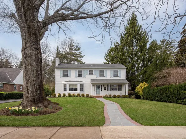 39 Chestnut Street, Garden City, NY 11530