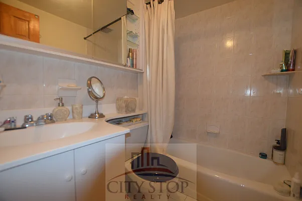 Rented by City Stop Realty | media 16