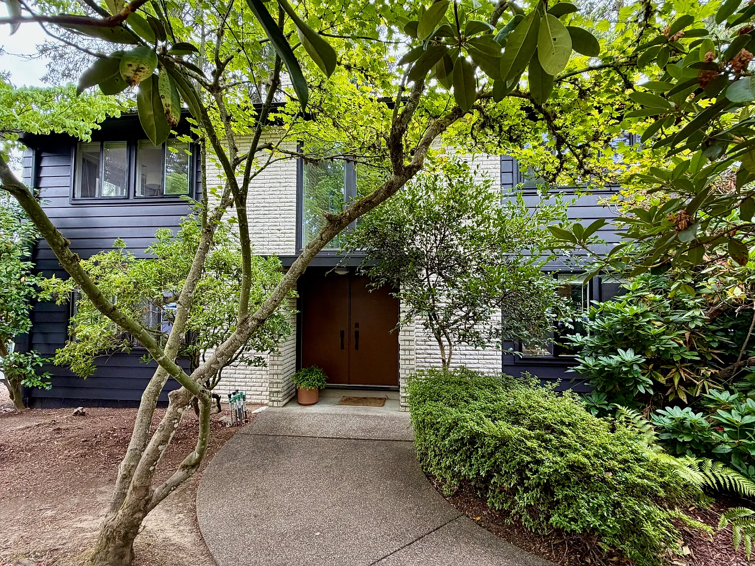 4 bed, 3.5 bath, 4224 sqft, $4,600 — Photo 2