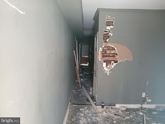 2nd image of 2103 Wilhelm St
