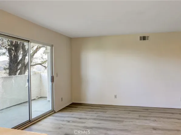 21309 Eucalyptus Way Unit 203, Santa Clarita, CA 91321