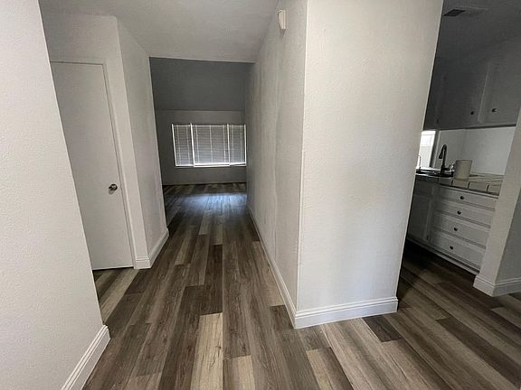5th image of 2366 Shropshire Dr
