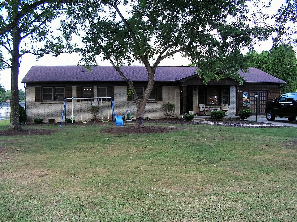 1st image of 907 Blalock Dr