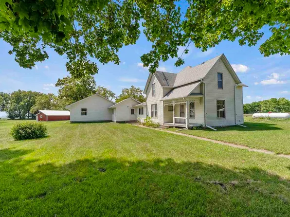 15003 100th St, Wapello, IA 52653